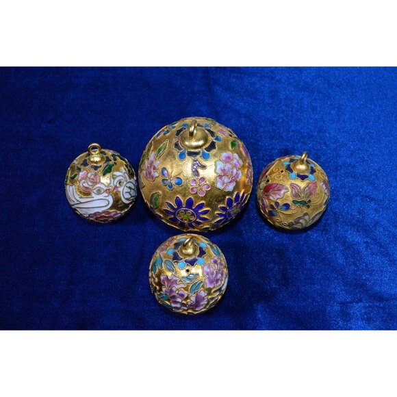 Vintage Cloisonne Ball Christmas Ornaments Set of 4 Florals Birds Gold Enameled - Picture 3 of 6